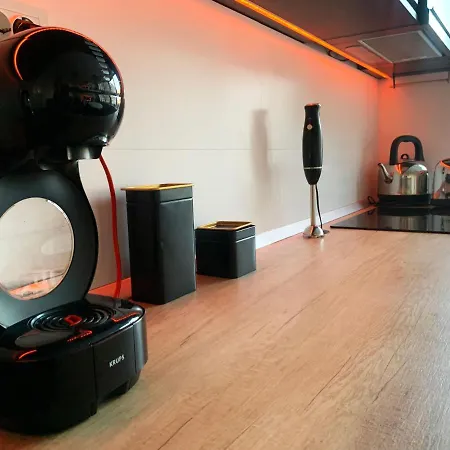 Apartment Peaceful Ultra Apartment, 2 Bedrooms, Streaming, Workspaces *