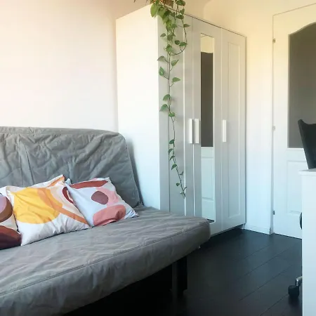 Peaceful Ultra Apartment, 2 Bedrooms, Streaming, Workspaces
